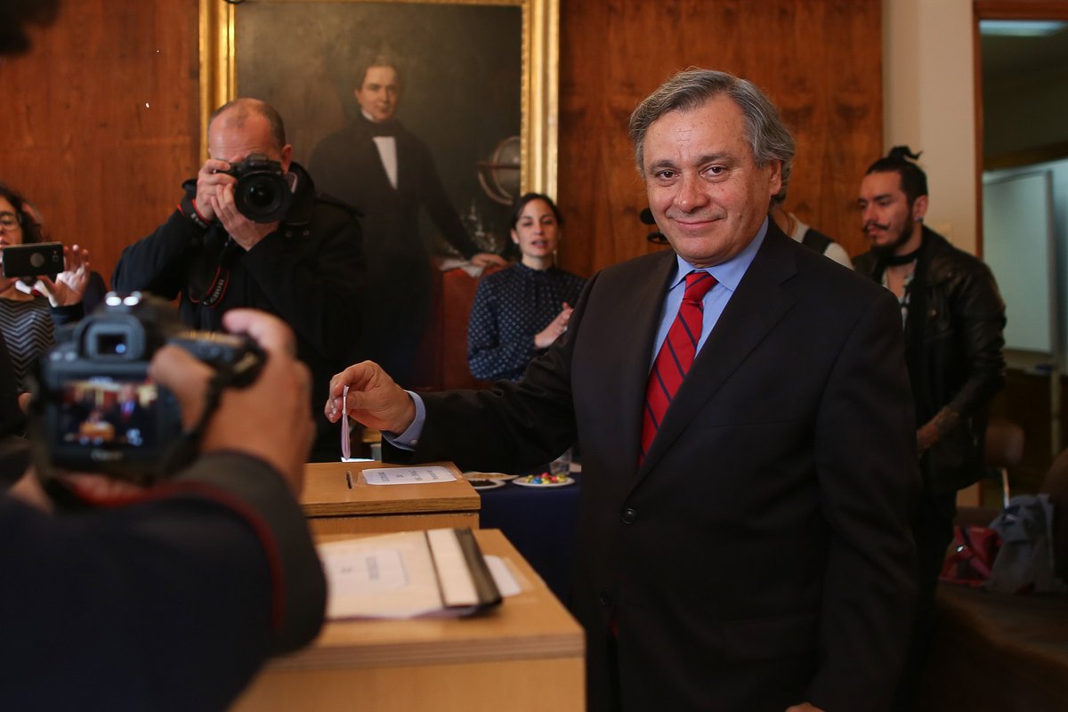 <p>El nuevo decano de la Facultad de Derecho de la UdeCh</p>