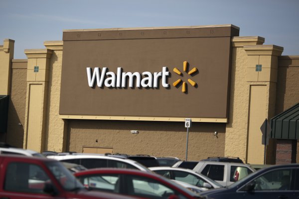 Ventas de Walmart anotan mayor aumento en más de una década...gracias a Trump