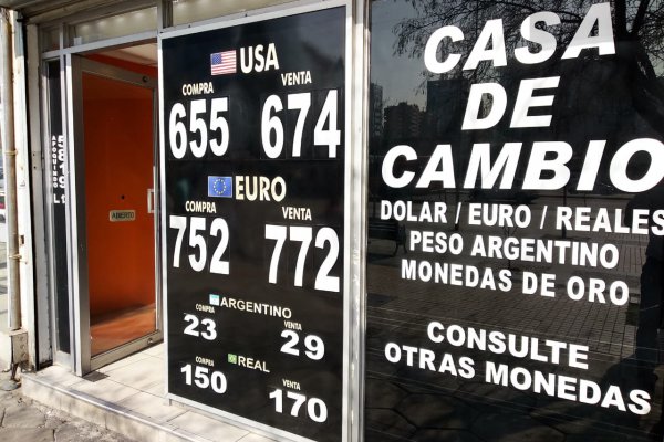 Dólar se cambiaba en niveles de $ 675 en casas de cambio del sector oriente de la capital