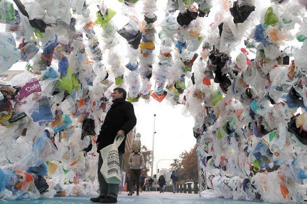 Fin de bolsas plásticas arriesga quiebra de productores y se prevén 3 mil despidos