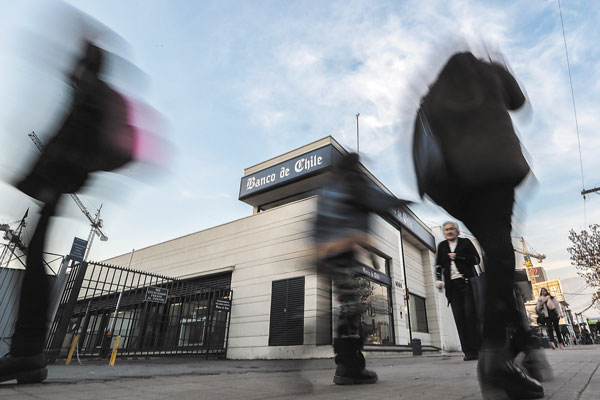 Banco de Chile congela reestructuración de su banca móvil tras salida de ejecutivos