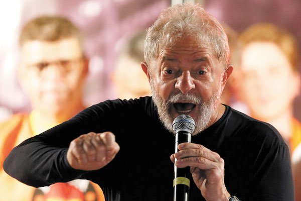 Apoyo a Lula sube casi cinco puntos tras inscribir candidatura desde la cárcel