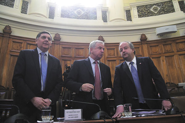 Salario mínimo pasa primera prueba en comisión del Senado