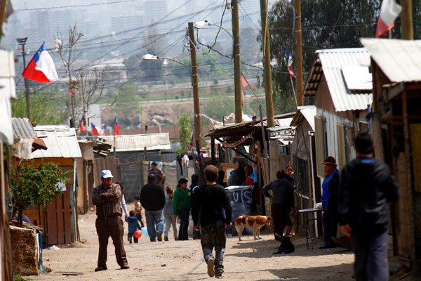 INTERACTIVO | Casen 2017: 3,5 millones de chilenos están en la pobreza multidimensional