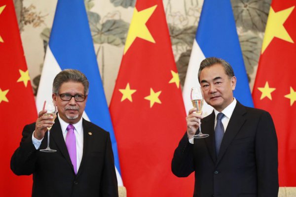 El Salvador establece relaciones diplomáticas con China y rompe con Taiwán