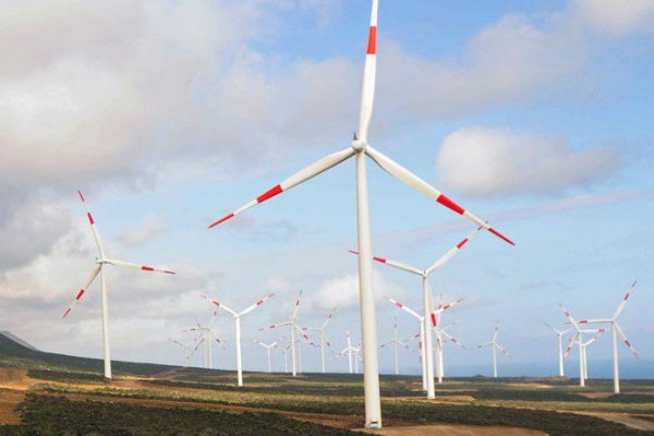 Minera de los Luksic avanza en proceso de desinversión en energía y vende parque eólico El Arrayán
