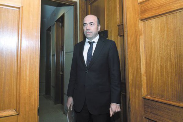 Tensión se instala en la Contraloría