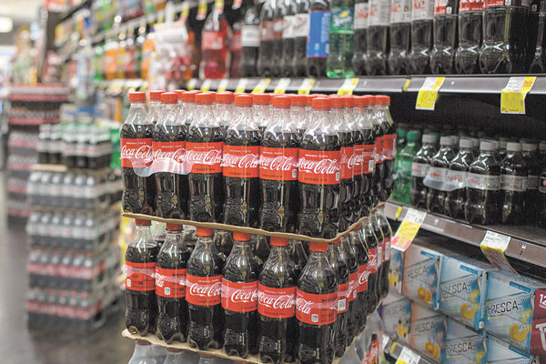 Proyecto deja fuera alzas a productos específicos y gravámenes al azúcar
