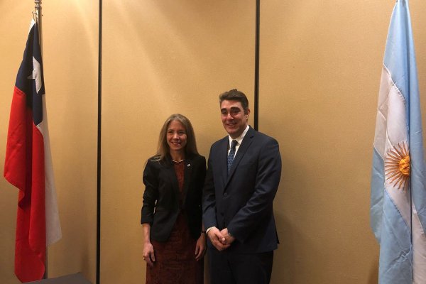 Ministros de Energía de Chile y Argentina anuncian reanudación de libre comercio de gas natural a partir de septiembre
