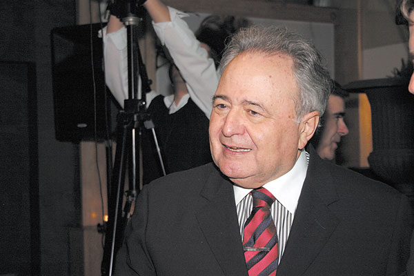 Fundador de Farmacias Ahumada lanza sus memorias: “De una esquina a un continente”