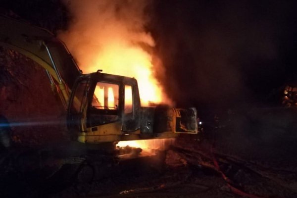 Nuevos ataques incendiarios dejan camiones y máquinas quemadas en La Araucanía y el Biobío