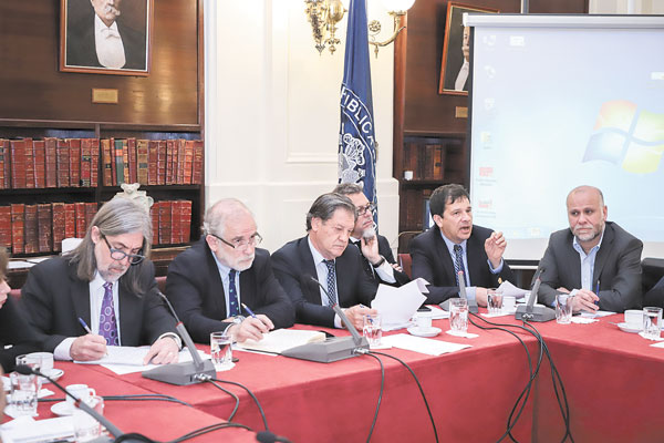 Oposición sube tono de críticas a reforma tributaria y advierte que "no hay deseos de avanzar"