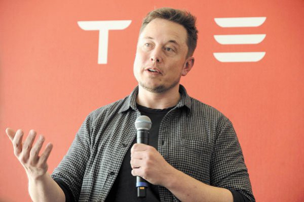 Musk se anota un nuevo fracaso: acciones caen tras anuncio de que Tesla seguirá en la bolsa