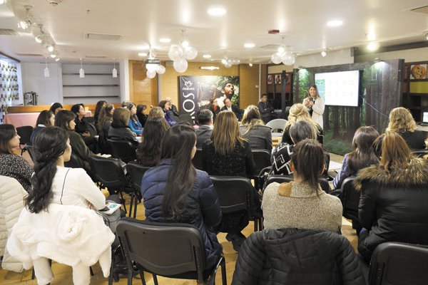 Sector público y privado dialogan sobre equidad de género