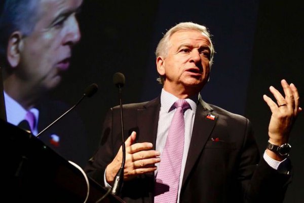 Hacienda defiende veto a salario mínimo y llama a oposición a salir de la "trinchera" en tema tributario