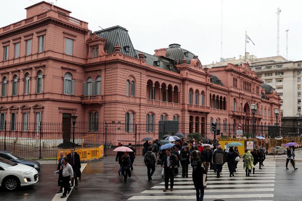 Vuelve la ansiedad por situación de Turquía e impacta al real y el peso argentino