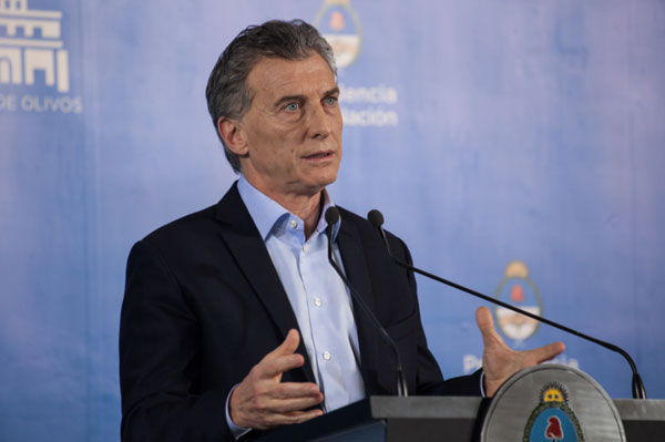 Un día negro en Argentina: peso cayó 8%, pese a otro acuerdo con el FMI