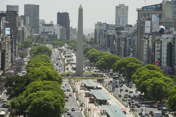 7,94% se desploma el peso argentino, sobre los 32 pesos por dólar