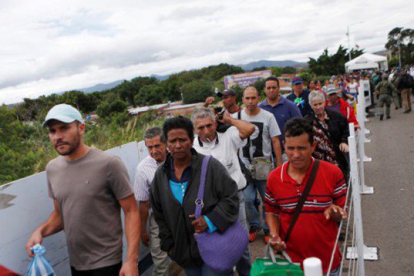 Brasil estudia limitar entrada de venezolanos, pero niega bloqueo de frontera