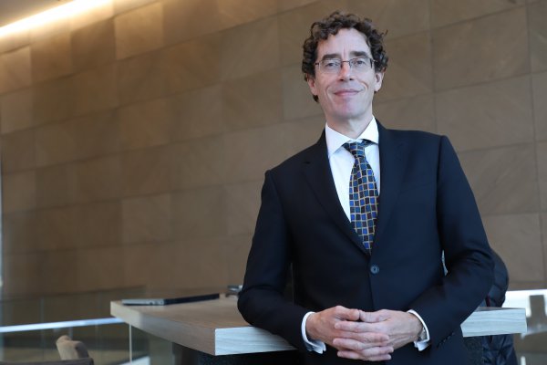 <p>"Si hay un paso adelante con el cual podrían cambiar las firmas y las gerencias legales y obtener ventaja sobre sus competidores es incorporando más mujeres", afirmó Tim Girven (Foto: Julio Castro)</p>