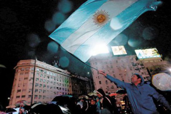 Argentinos convocan marchas a favor y contra el gobierno