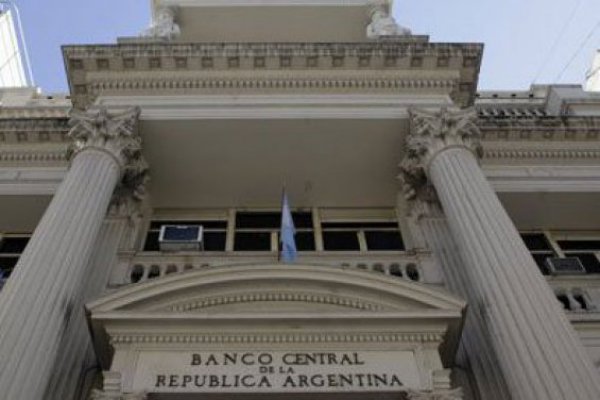 <p>Banco central de Argentina logró moderar derrumbe del peso a último minuto con masiva intervención</p>