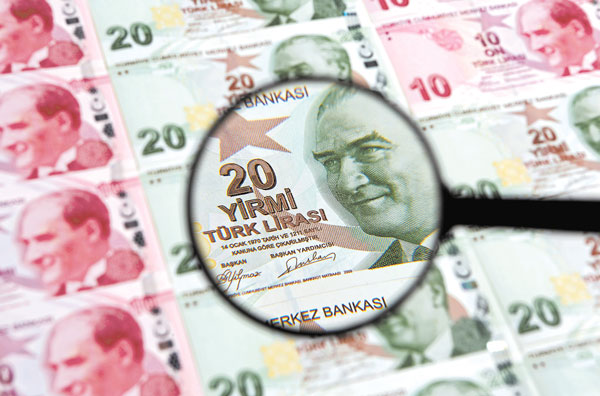 El banco central de Turquía da señales de aumento de tasas tras nuevo salto de la inflación