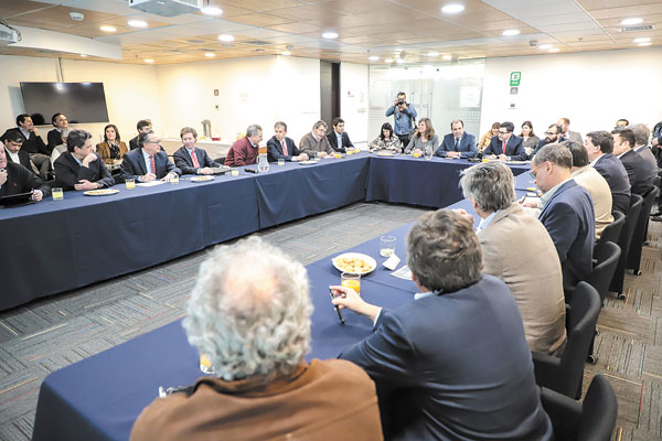 Gobierno flexibiliza propuesta de modelo productivo para salmoneras