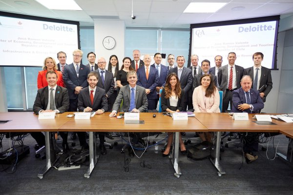 Ministro de Economía se reúne con compañías canadienses para potenciar inversiones en Chile
