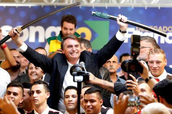 <p>Presidenciales en Brasil: Bolsonaro lidera sondeos sin Lula pero pierde segunda vuelta</p>