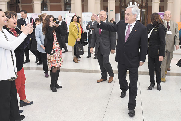 Los temas con que Piñera buscará retomar control de la agenda y apoyo en encuestas post 18