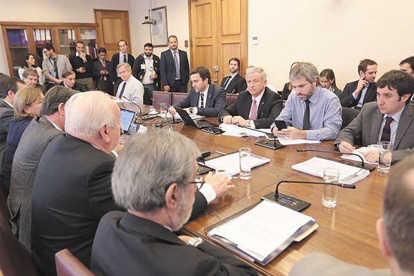 Discusión debuta en el Congreso con dudas sobre integración, PYME y norma antielusión
