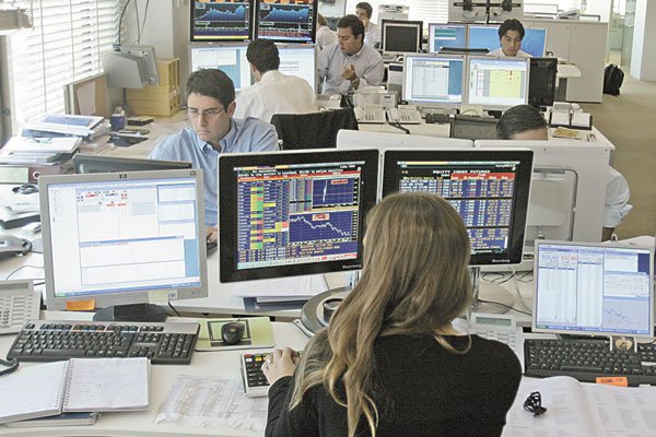 Baja en bolsas le cuesta 4% de sus activos a fondos de pensión