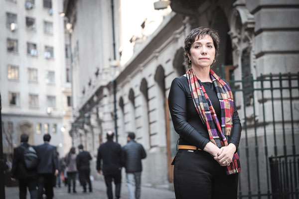 Notarios: “Necesitamos reglas claras y no que cada gobierno nos amenace con penas del infierno”