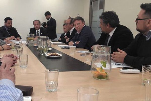 Sindicatos del sector financiero se reúnen con ministro del Trabajo por despidos