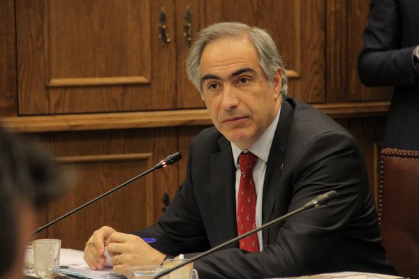 Senador Chahuán solicitó urgencia a proyecto que obliga etiquetado en bebidas alcohólicas