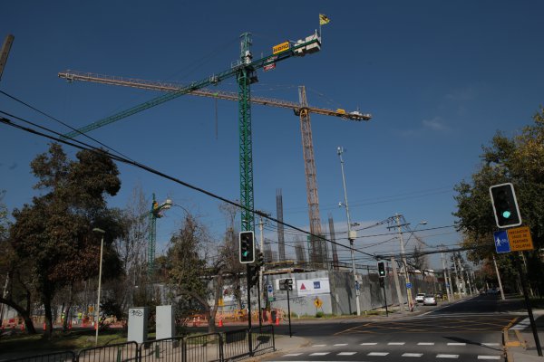 Socios de edificio paralizado en El Golf celebran en Lo Barnechea