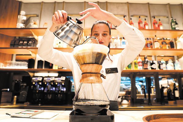 Productores instan a las compañías de café a cubrir los costos de los agricultores