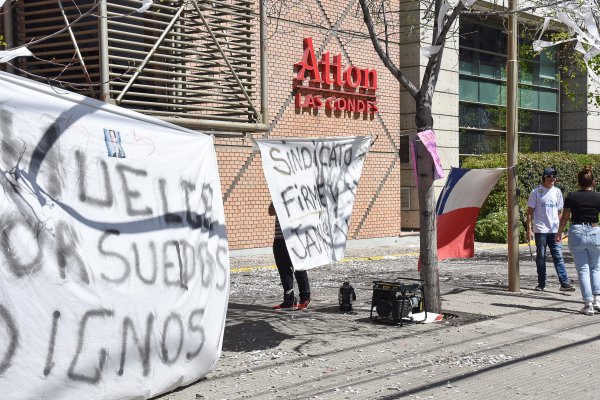 Sindicato de hotel Atton de Las Condes lleva 15 días de huelga luego de rechazar tres ofertas