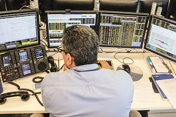Bolsa chilena corrige ganancias a la par de caída global de mercados