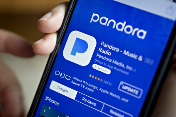 Sirius compra Pandora para crear mayor compañía de entretenimiento de audio del mundo