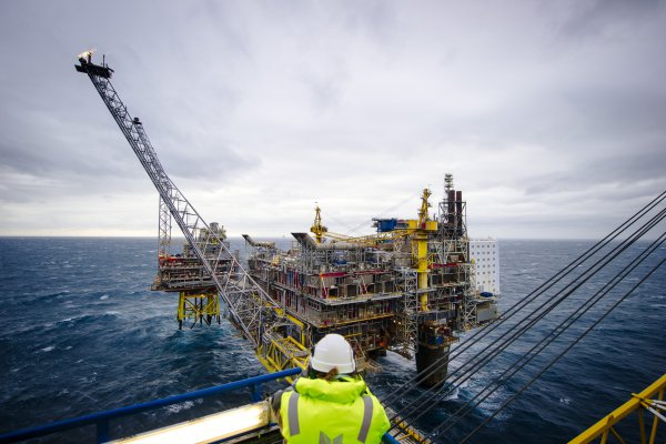 Petróleo Brent avanza hasta US$ 80 por barril