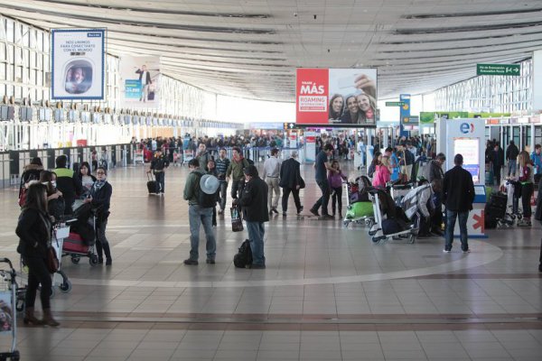 Efectos en Chile del paro en Argentina: Latam suspende vuelos y Sky dice que se podrían ver "afectados"