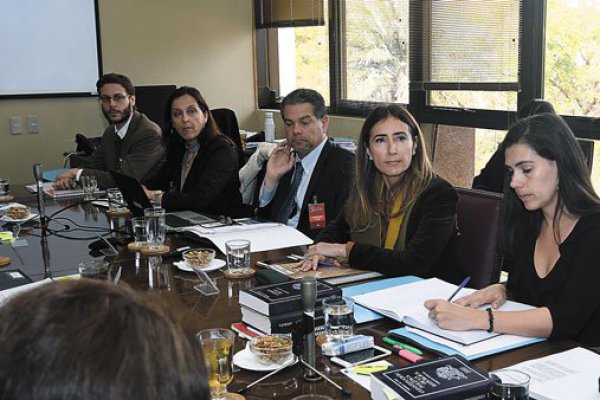 Super de Medio Ambiente descartó motivos estratégicos en fiscalización a Enap y Codelco
