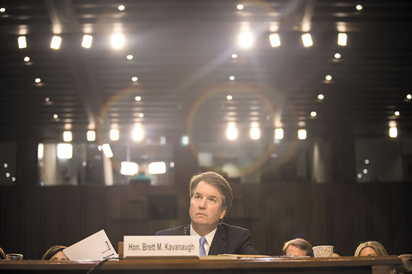Una tercera mujer denuncia al candidato de Trump a la Corte Suprema de EEUU