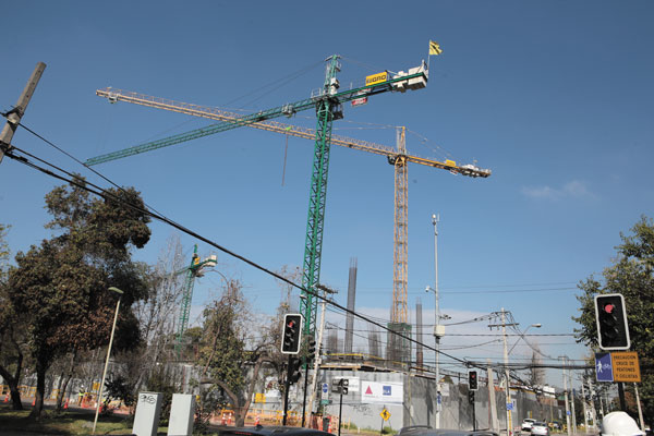 Las Condes asesta nuevo golpe a proyecto en El Golf que lleva nueve meses paralizado