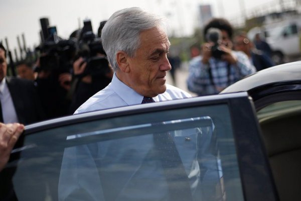 The Economist le advierte a Piñera: "La ventana para políticas ambiciosas no estará abierta mucho tiempo"