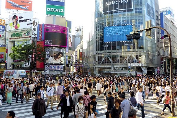 <p>Japoneses trabajólicos: Gobierno nipón reconoce nuevos suicidios por jornadas laborales maratónicas</p>