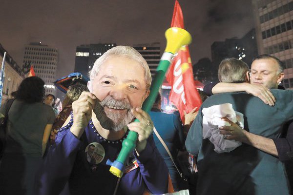 Las propuestas económicas que se disputarán la presidencia de Brasil este domingo
