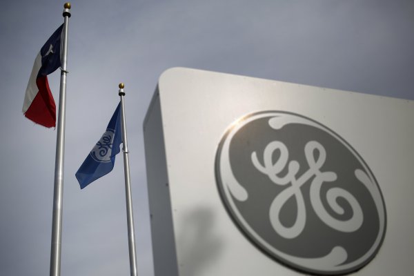 General Electric despide a CEO y acciones tienen su mayor salto en casi una década